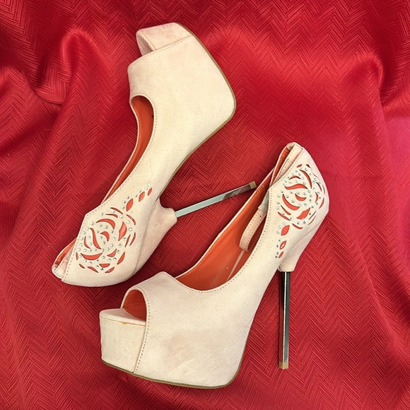 Qupid Pink 5.5” Platform Heel. Open Toe. Size 8.5 - Picture 3 of 4